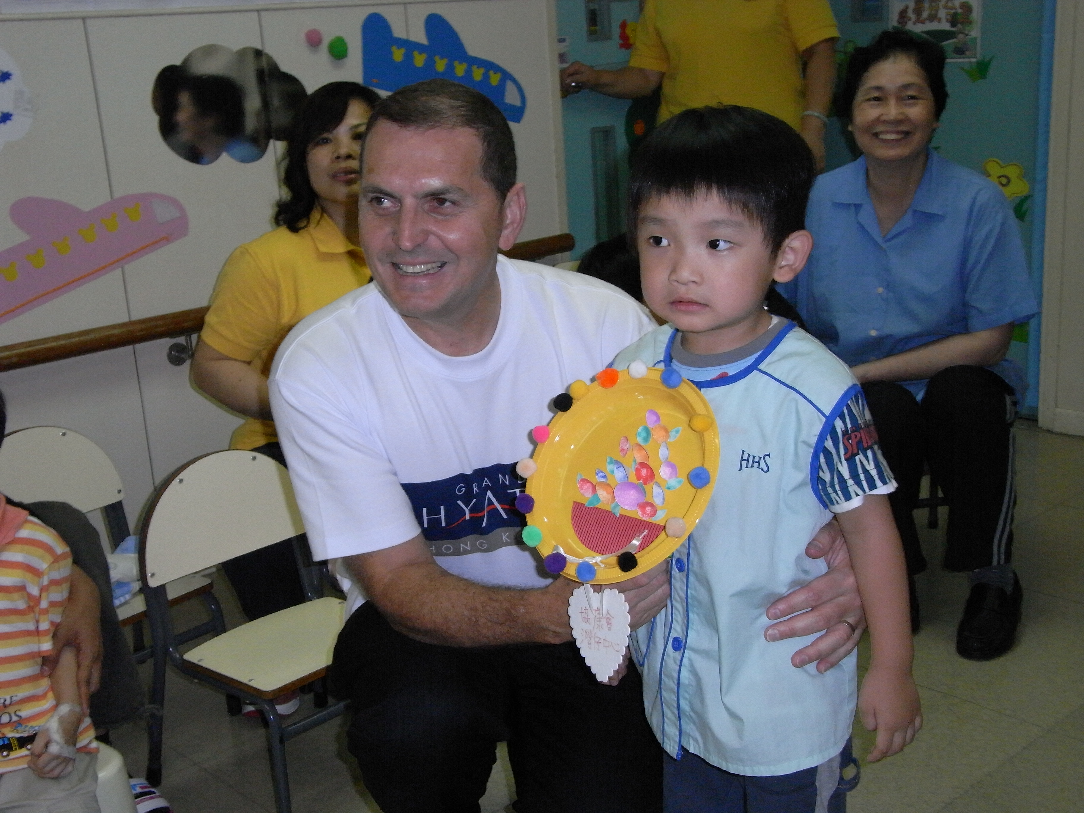 Grand Hyatt Volunteers Visited Wanchai Centre
